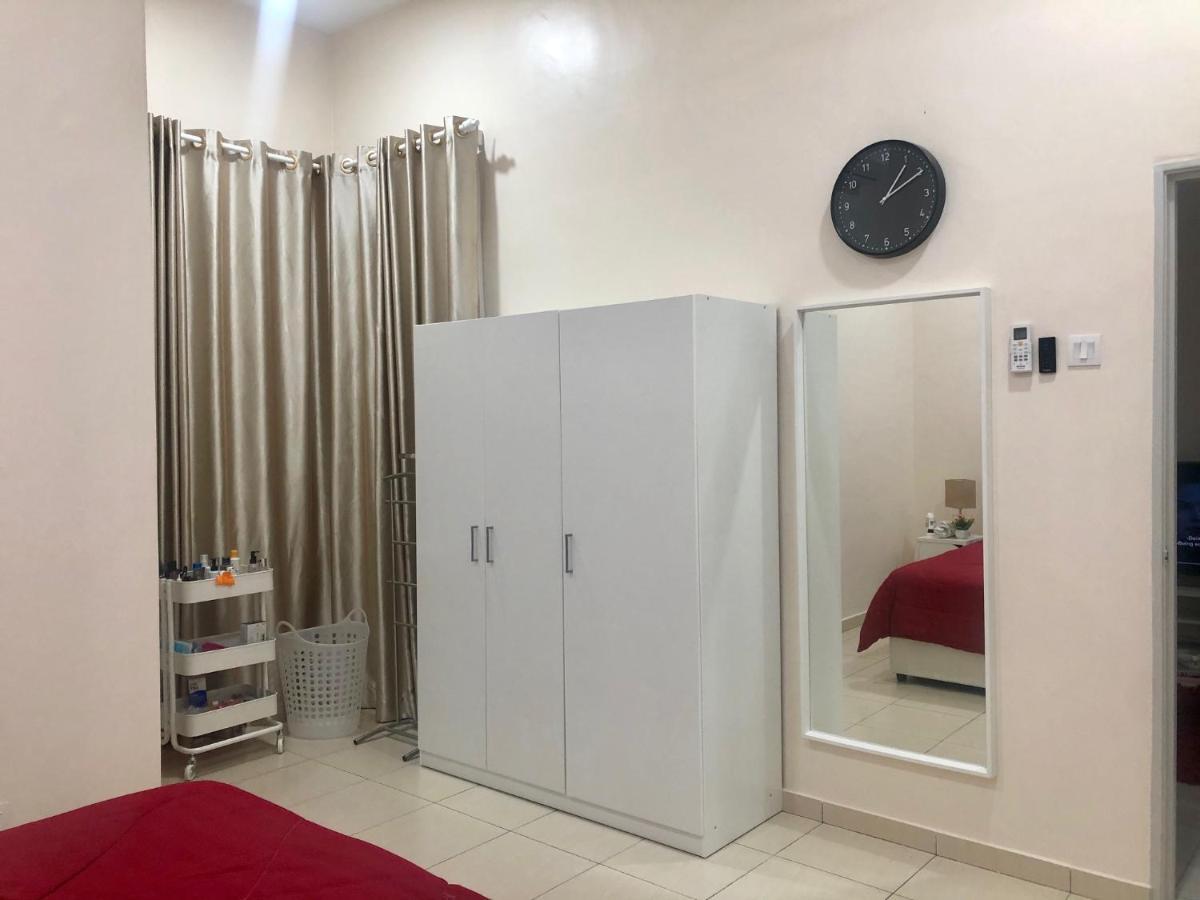Rumahku Homestay, Taman Jasin Perdana エクステリア 写真