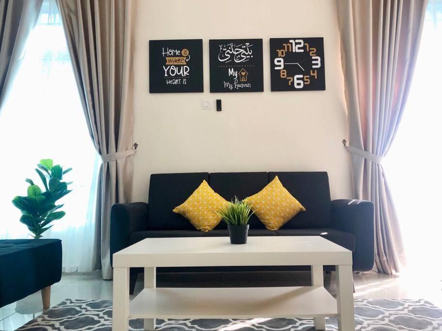 Rumahku Homestay, Taman Jasin Perdana エクステリア 写真