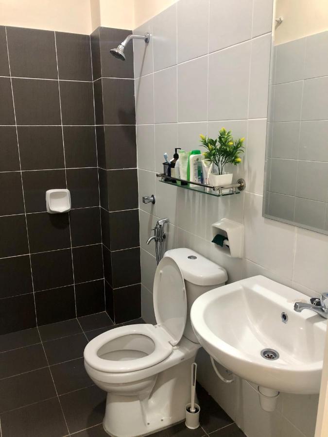 Rumahku Homestay, Taman Jasin Perdana エクステリア 写真
