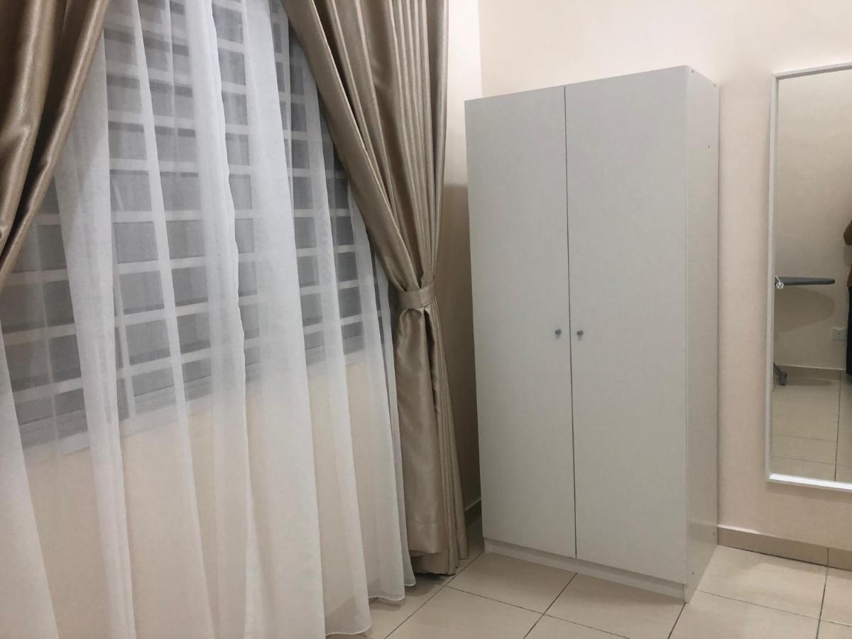 Rumahku Homestay, Taman Jasin Perdana エクステリア 写真