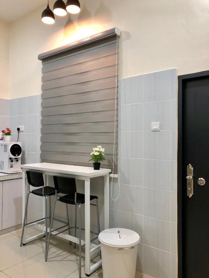 Rumahku Homestay, Taman Jasin Perdana エクステリア 写真