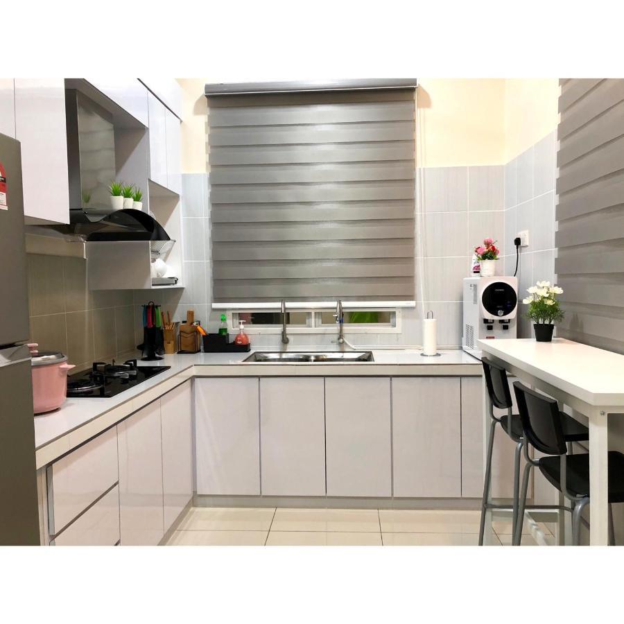 Rumahku Homestay, Taman Jasin Perdana エクステリア 写真