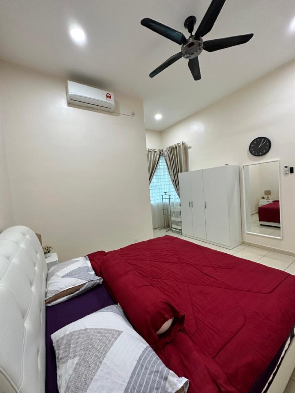 Rumahku Homestay, Taman Jasin Perdana エクステリア 写真