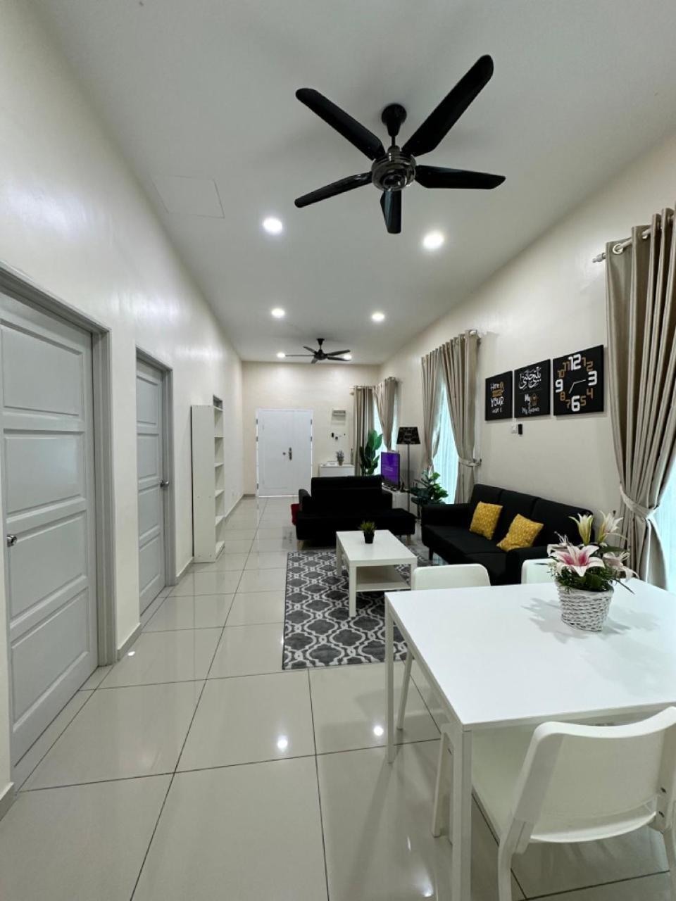 Rumahku Homestay, Taman Jasin Perdana エクステリア 写真
